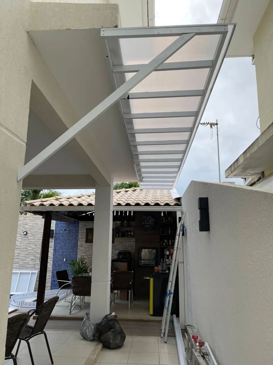 Pergolado telhado de vidro e policarbonato  - Foto 4