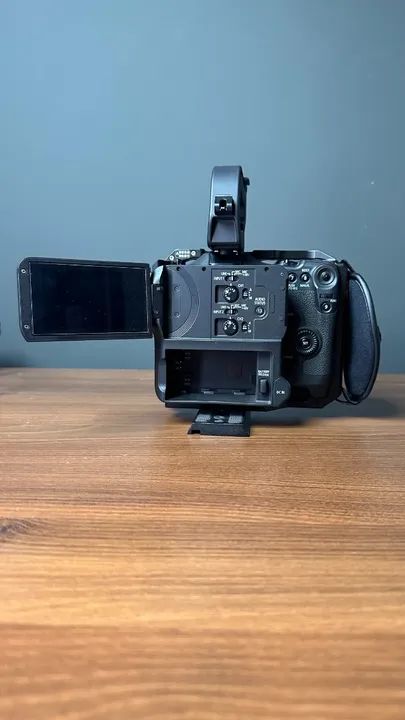 Camera Canon EOS C70 Linha C Cinema + Cage + Speedbooster Canon - Foto 4