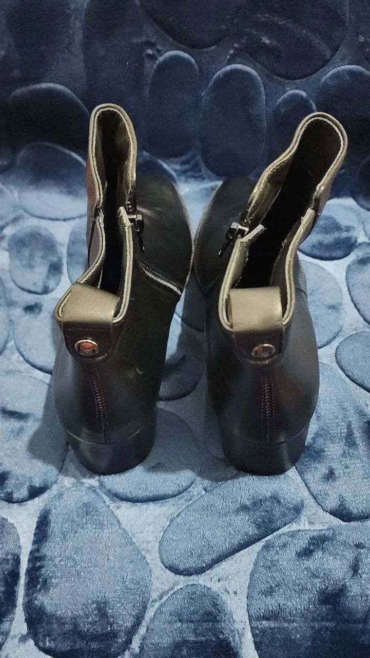 Bota de Couro Feminina Preta