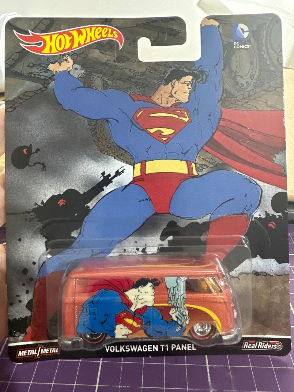 Hot Wheels Premium Volkswagen T1 Panel - Superman (DC Comics) - Foto 2
