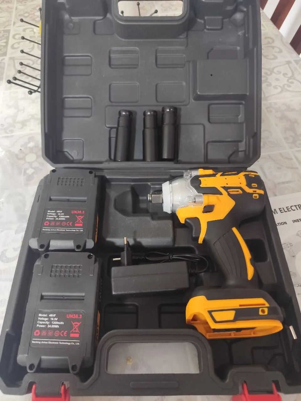 Chave de impacto furadeira parafusadeira com 2 baterias 48v NOVA com maleta e acessórios