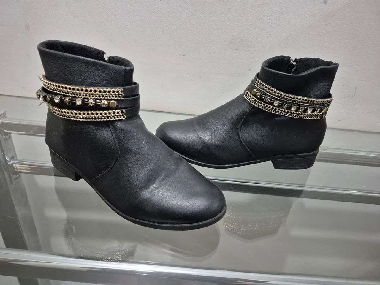 Bota feminina Número 36 R$. 50,