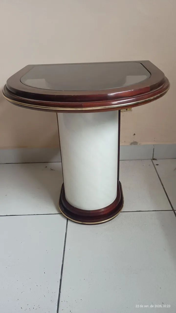 Mesa de centro/lateral de madeira com tampo de vidro - Foto 2