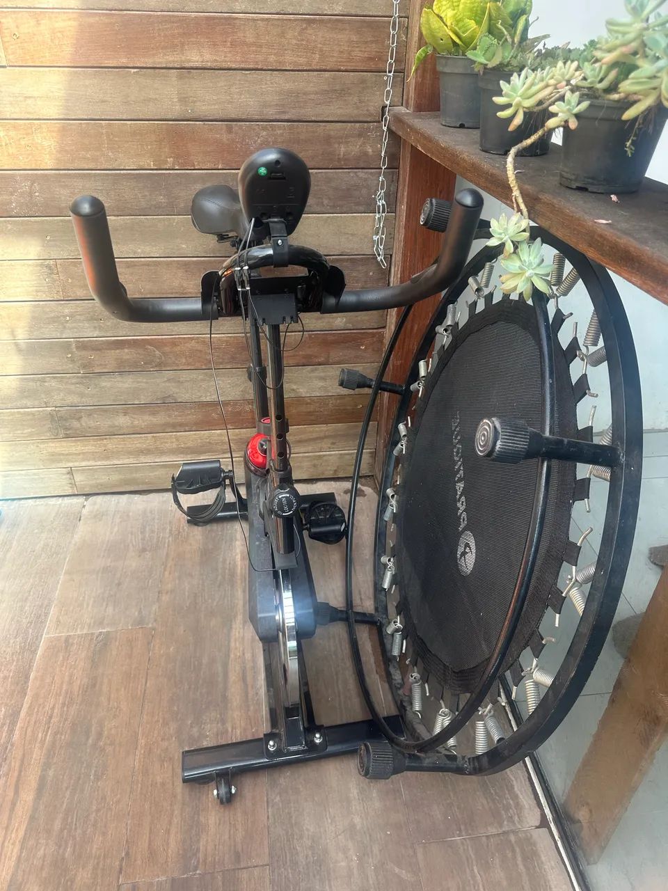 Bicicleta ergométrica e trampolim para jump.  - Foto 2