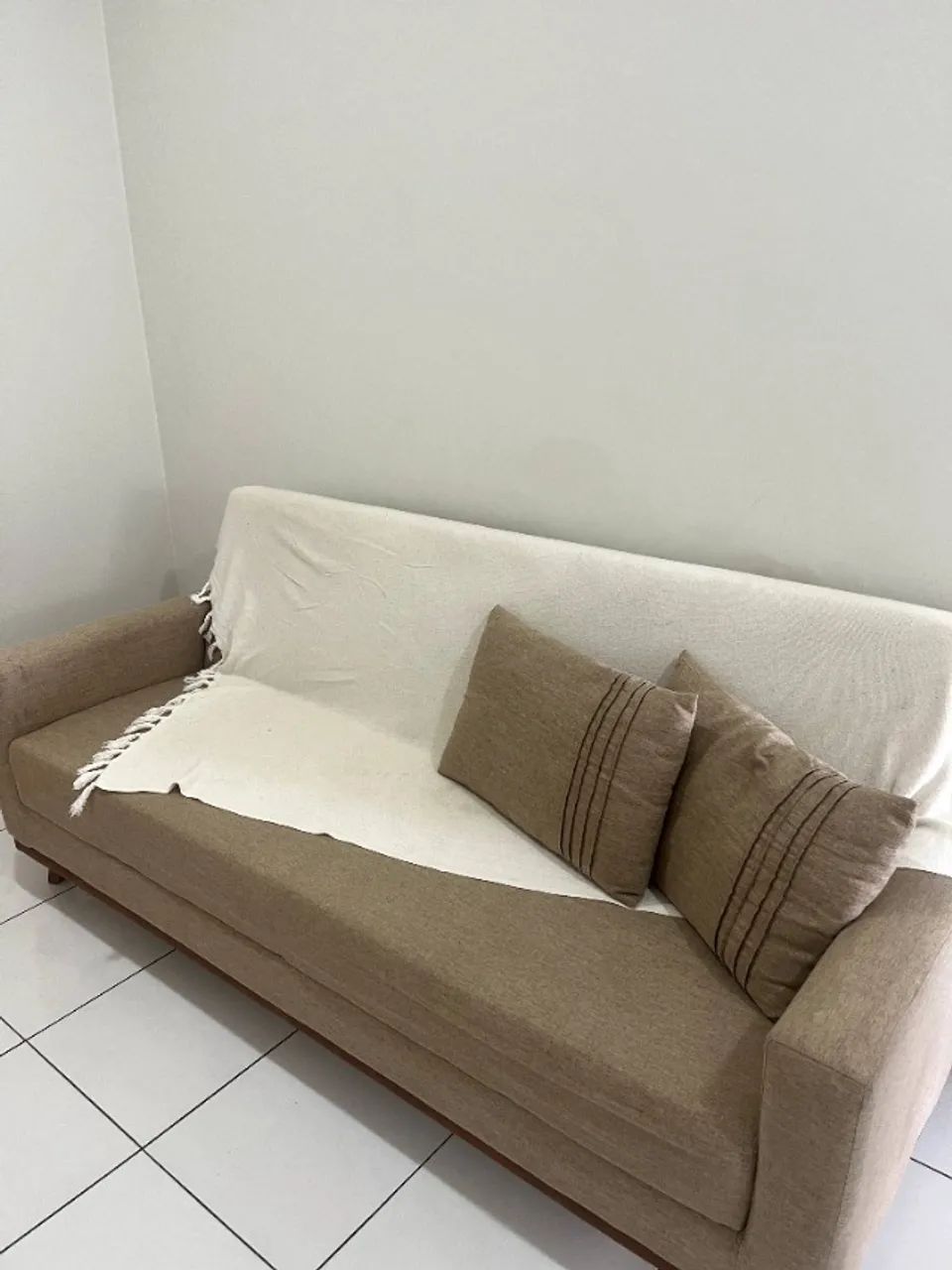 Sofá-cama retrátil / reclinável bege - 5 meses de uso - 2,05m