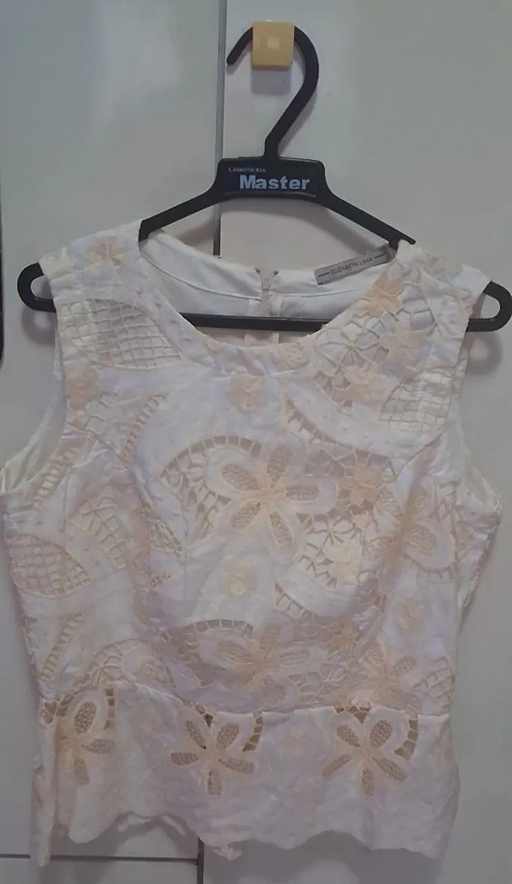 Blusa linda rebordada