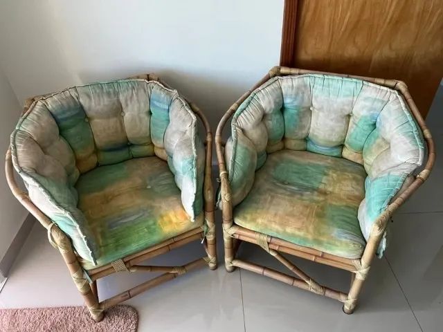 Cadeira poltrona de bambu com almofadas