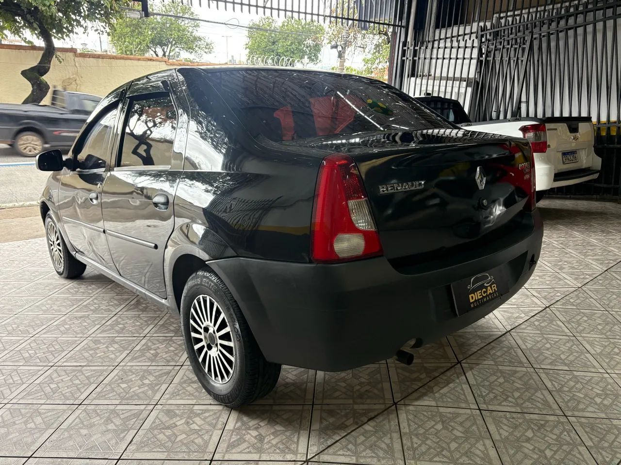 Renault Logan Authentique Hi-Flex 1.0 16V 4p, foto 5 de 9