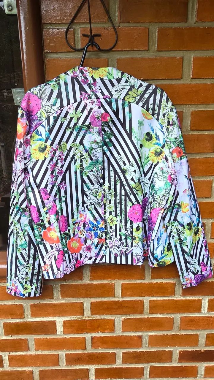 casaquinho tipo blazer estampado sem botões  - Foto 2