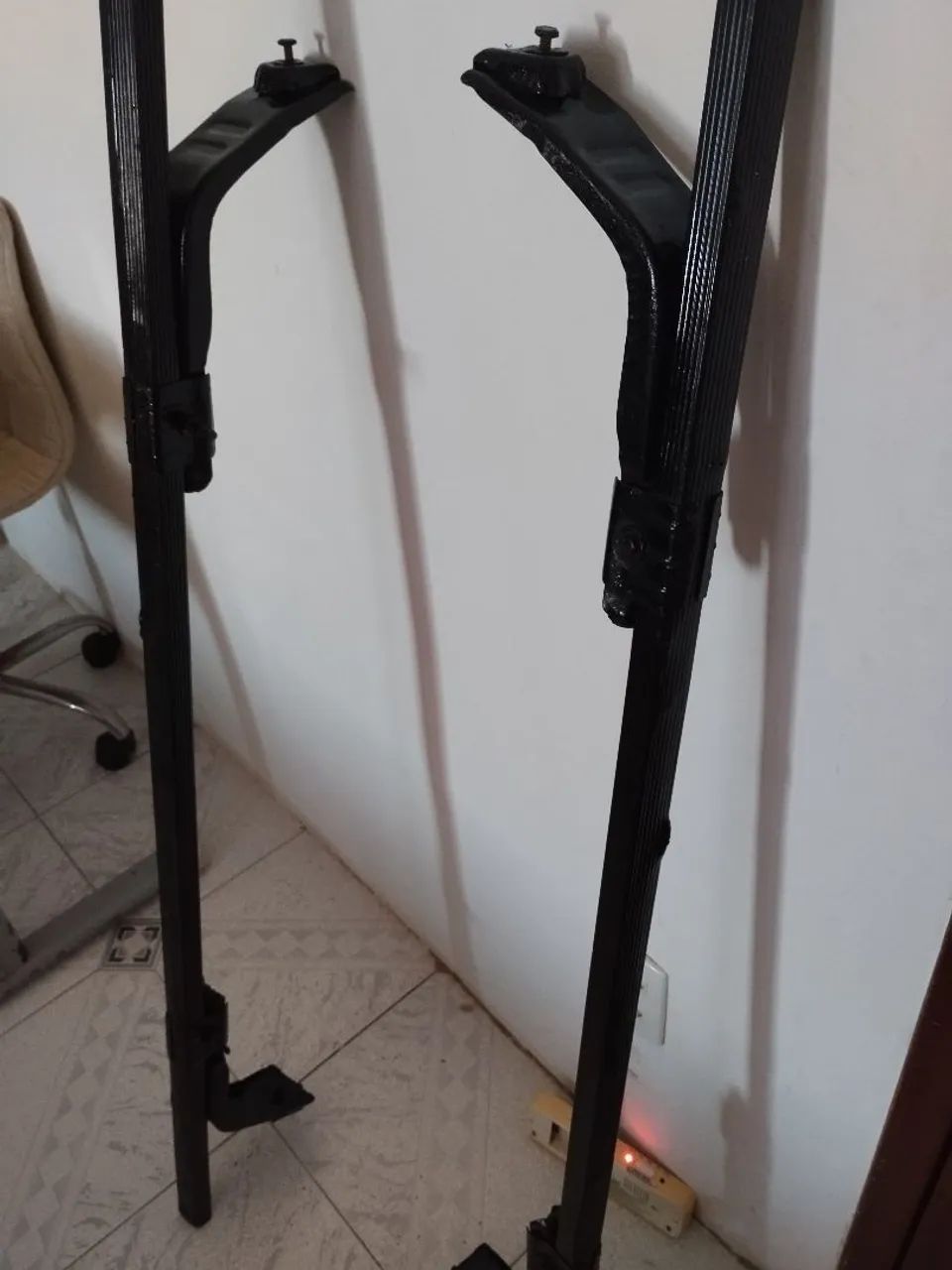 Guarda roupa de solteiro e rak para carro pequeno  - Foto 2