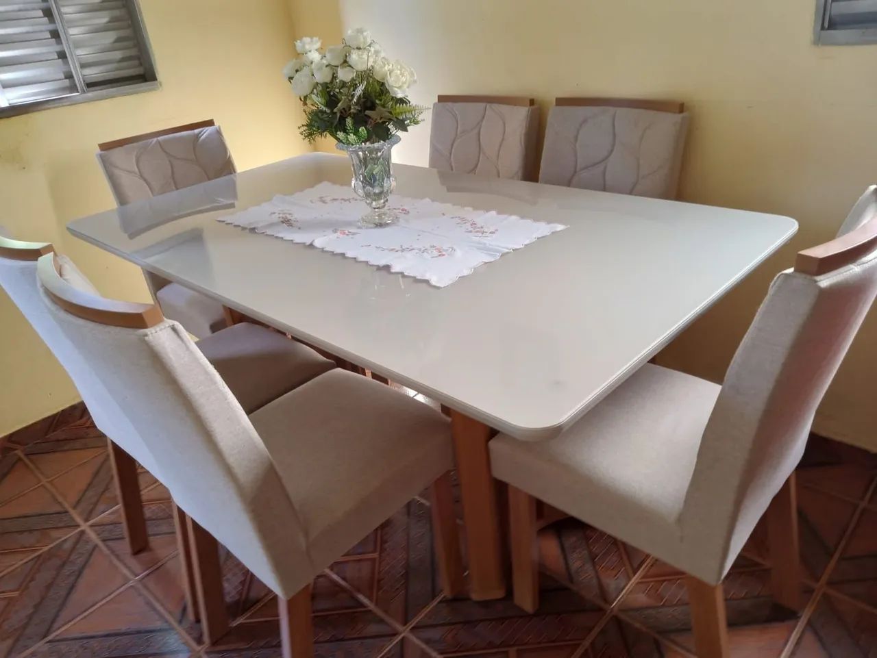 CONJUNTO DE MESA COM 6 CADEIRAS SEMI-NOVA  - Foto 3