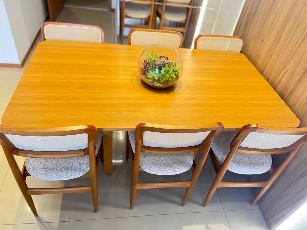 Mesa de madeira à pronta entrega