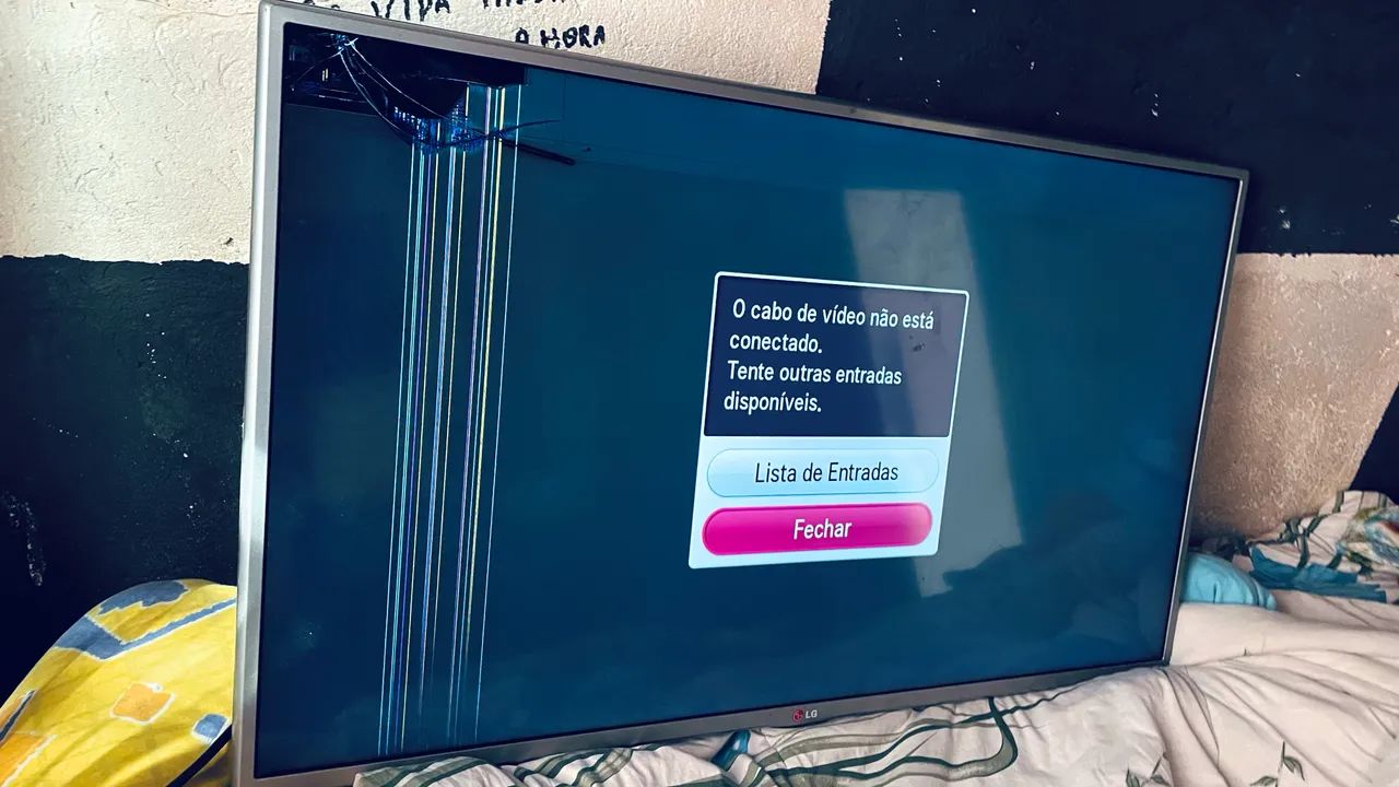 TV LG Smart Antiga Com tela trincada  - Foto 3