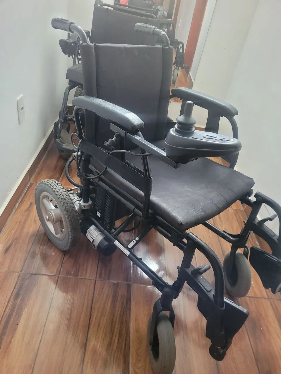Cadeira de roda motorizada  - Foto 2