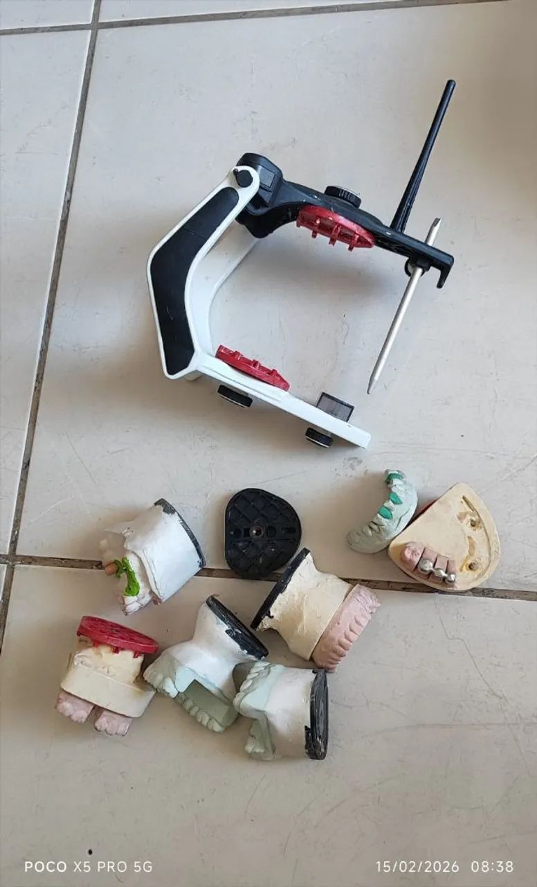 Vende-se material para produção de prótese dentária 