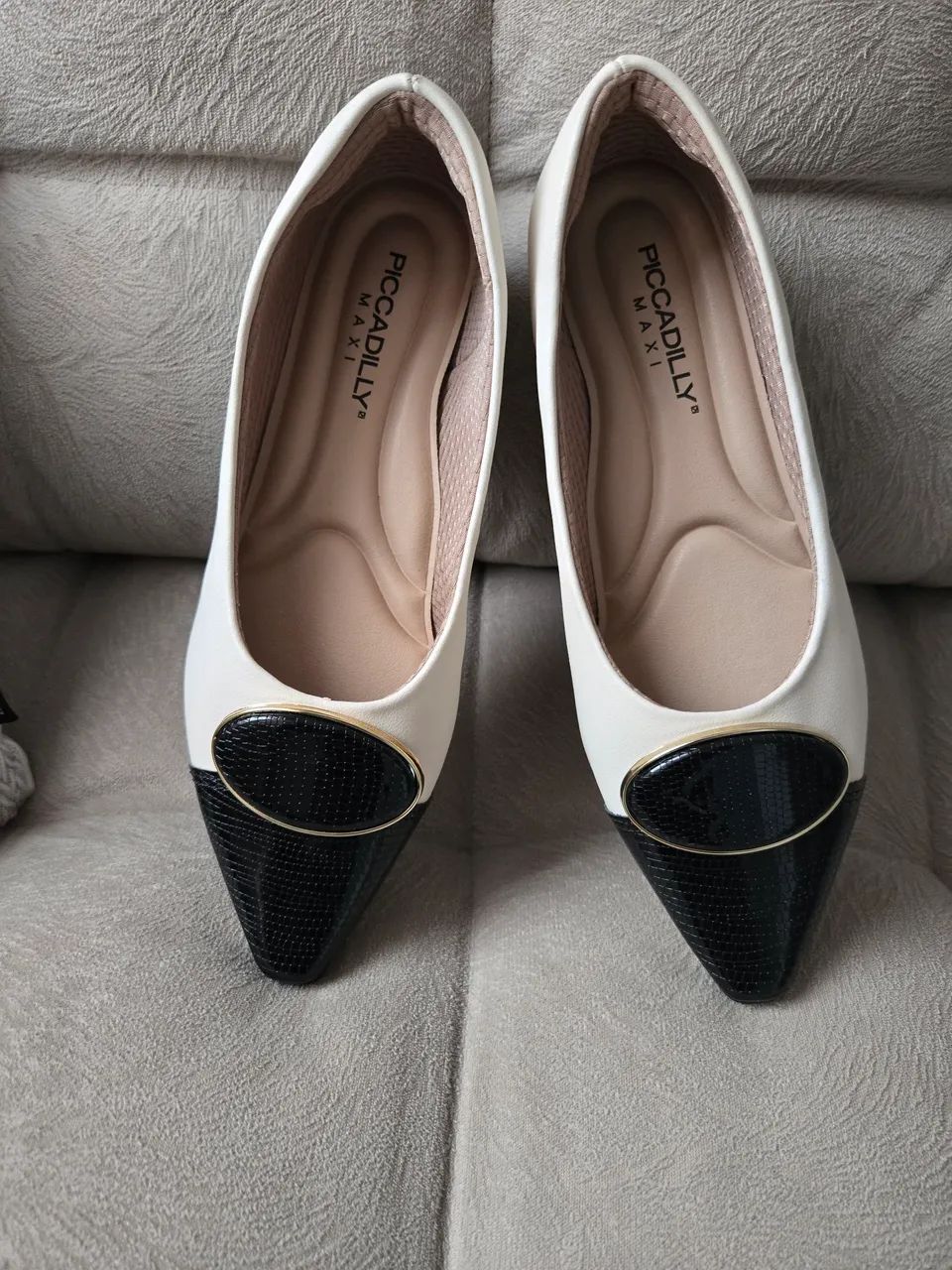 Sapatilha número 34 nova ,cor offwhite e detalhe fivela preta  - Foto 2
