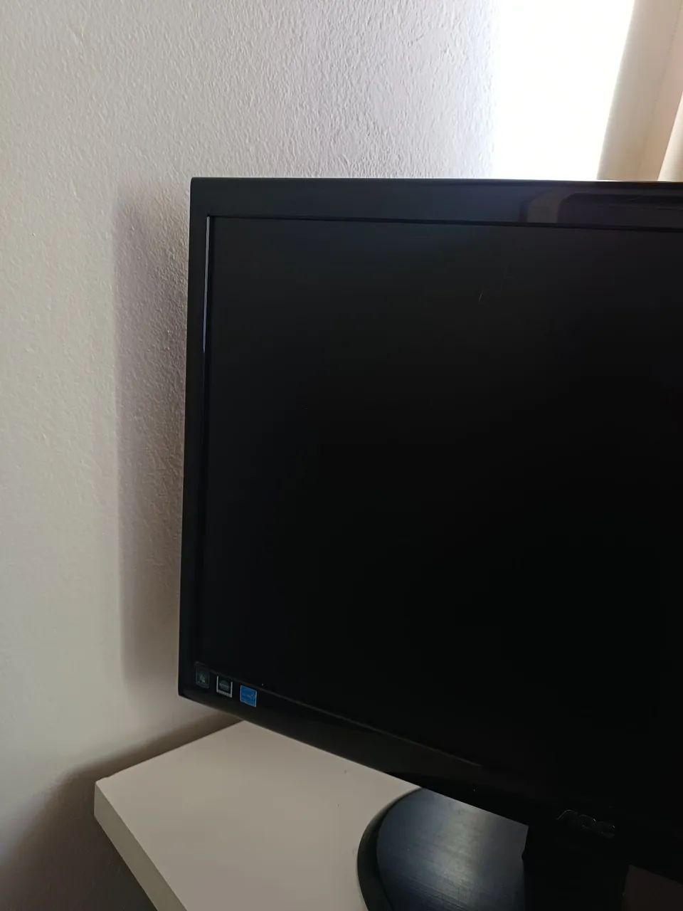 Monitor AOC (Com detalhe na tela) - Barato! - Foto 5