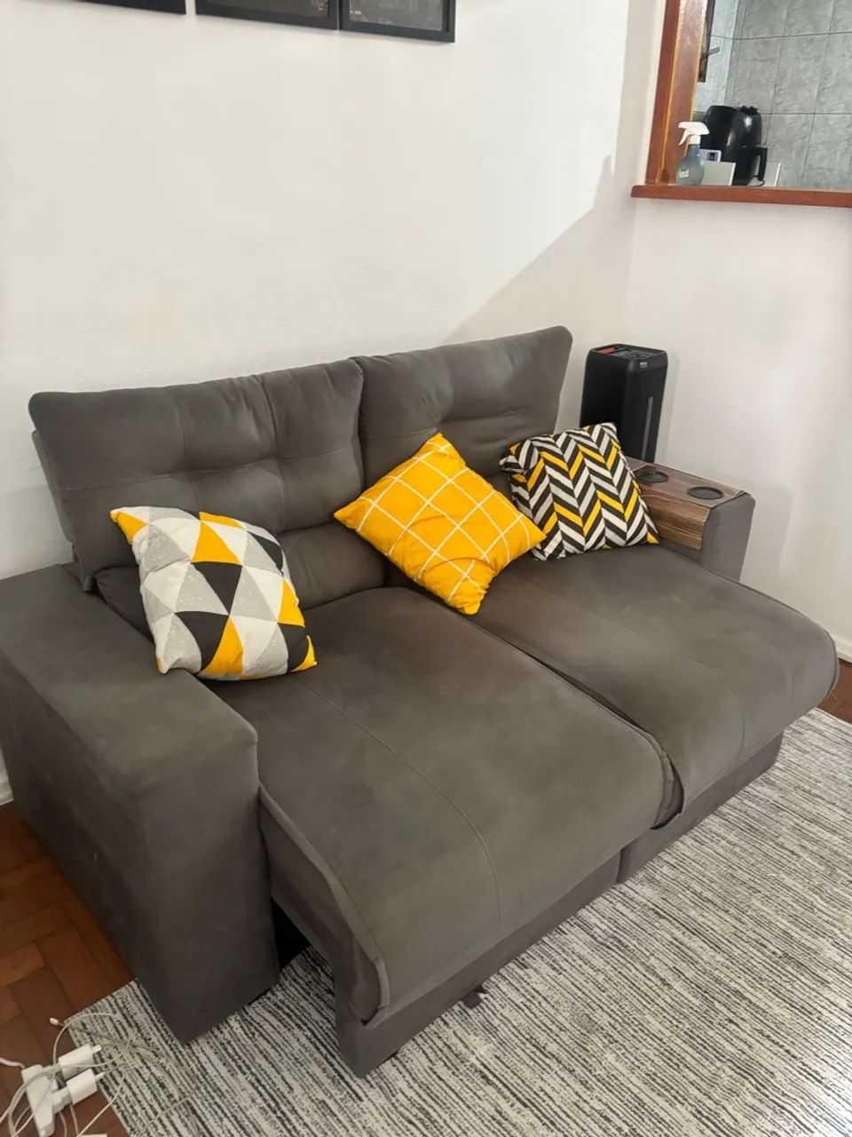 Sofá retrátil cinza  - Foto 4