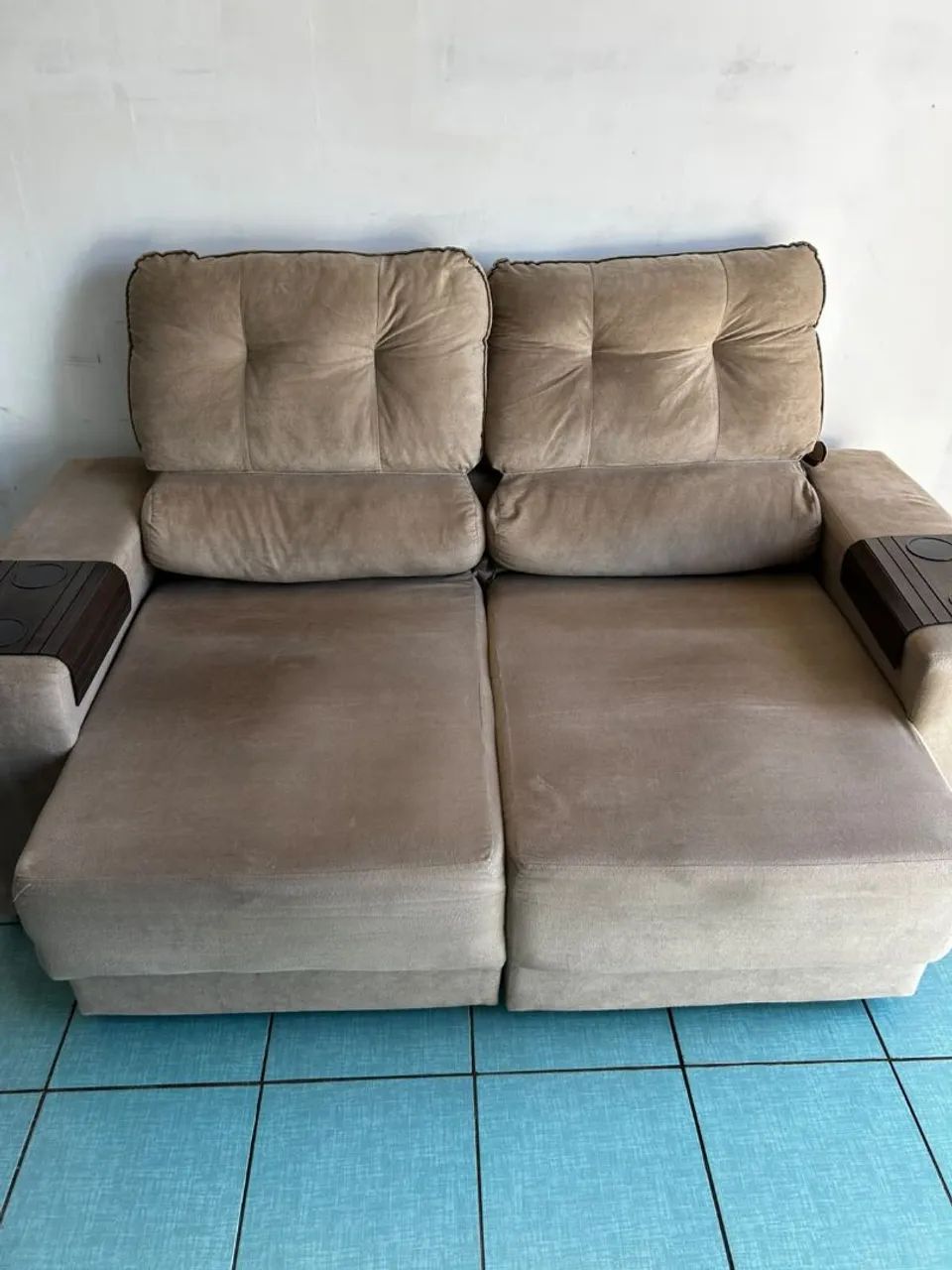 Sofá retrátil e reclinável em Suede lindo e confortável entrego  - Foto 3