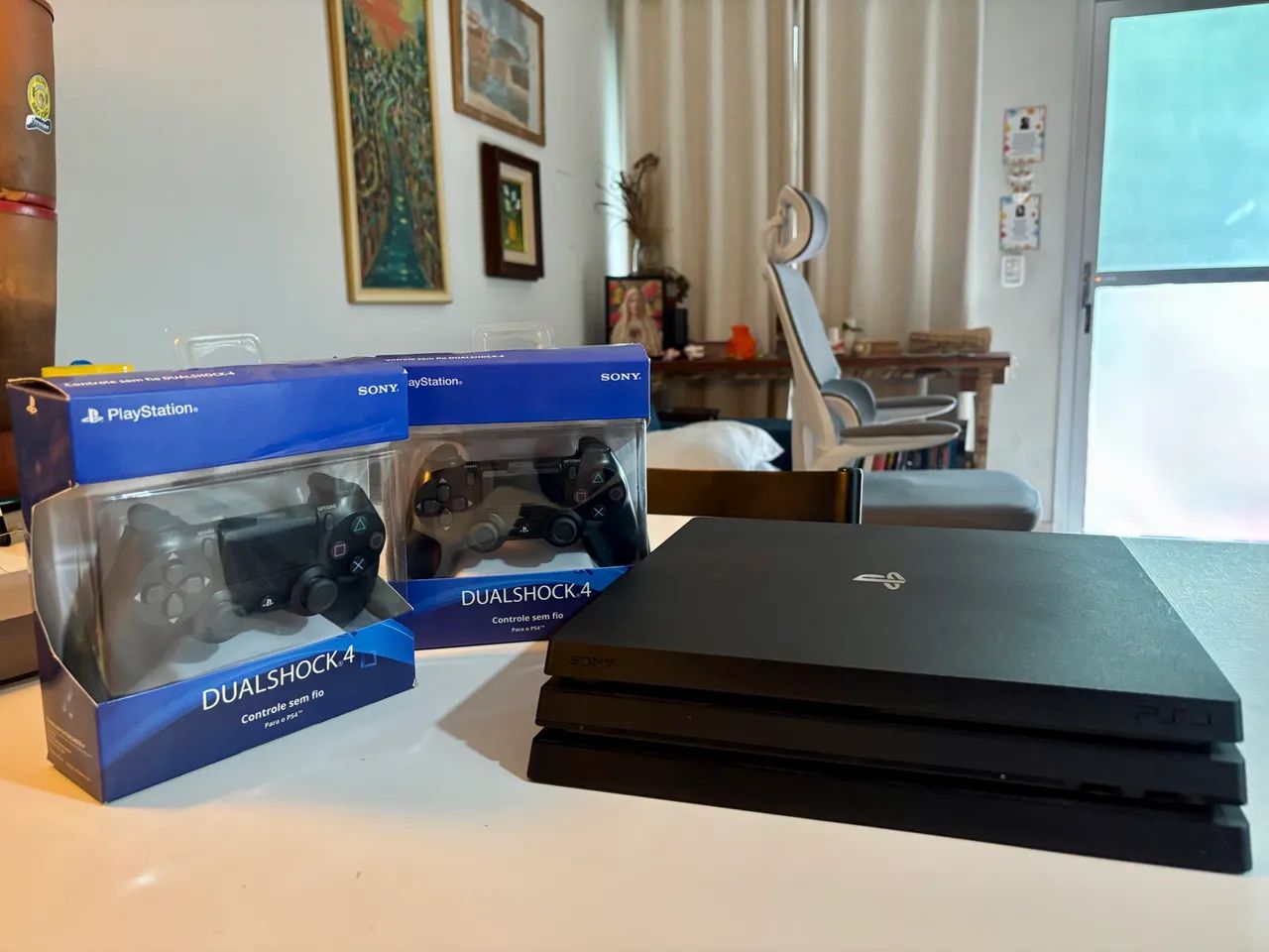PS4 PRO impecável + 2 controles NOVOS - Foto 4