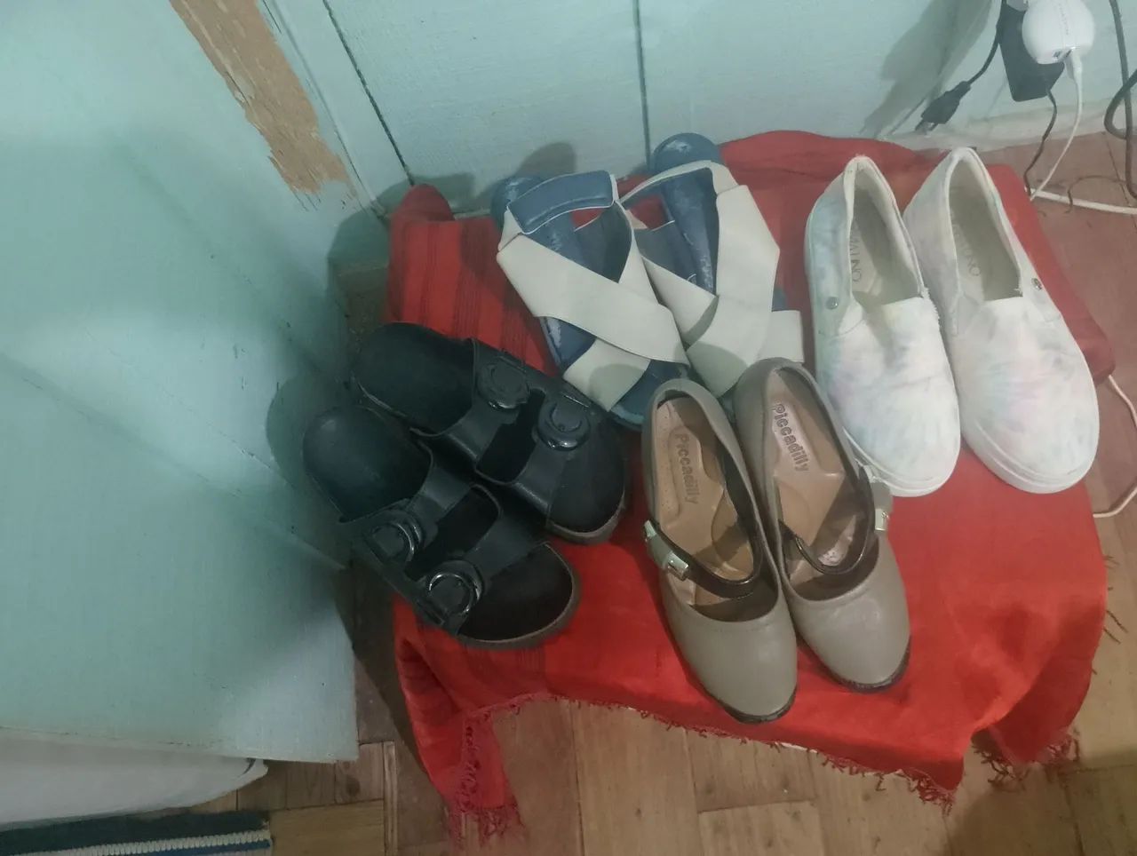 4 pares de sapatos por 65 reais
