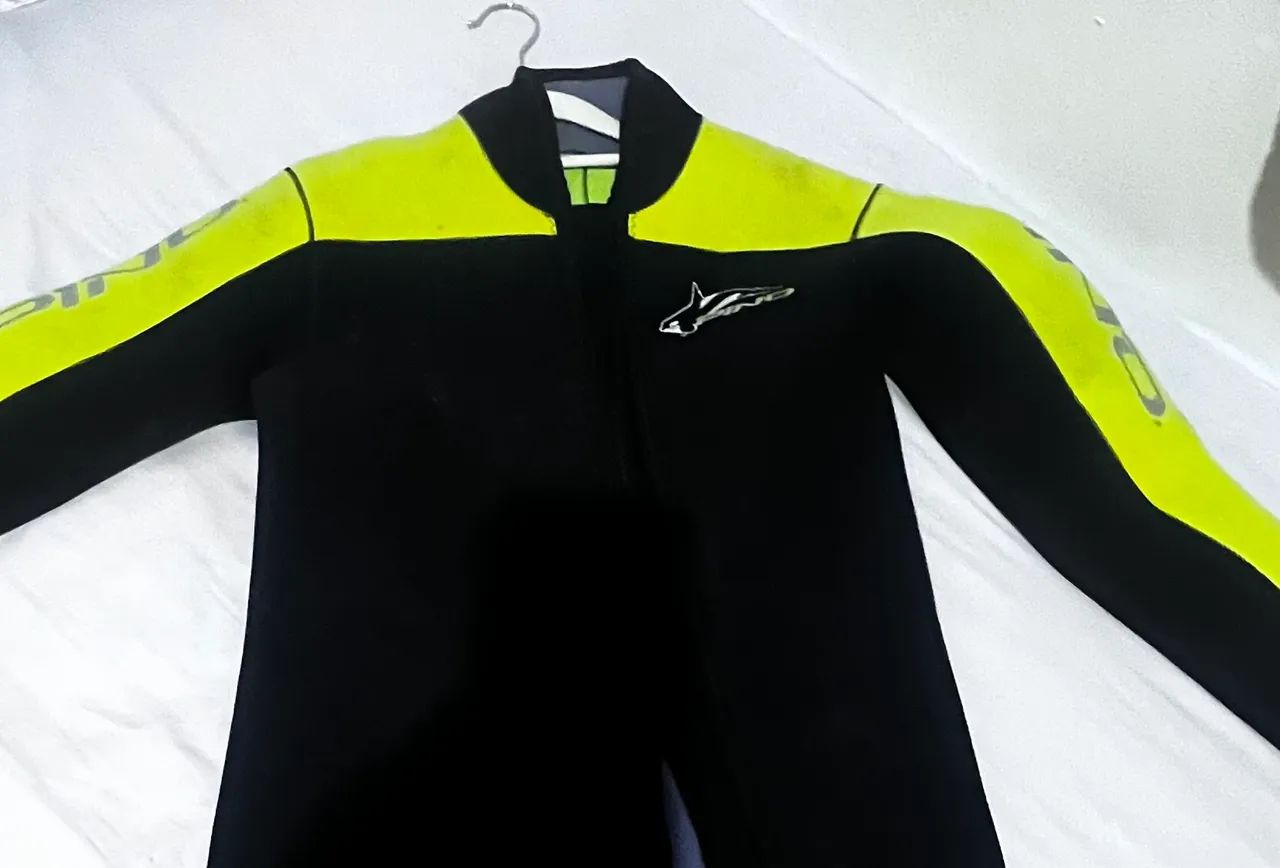 Roupa de surf pino 