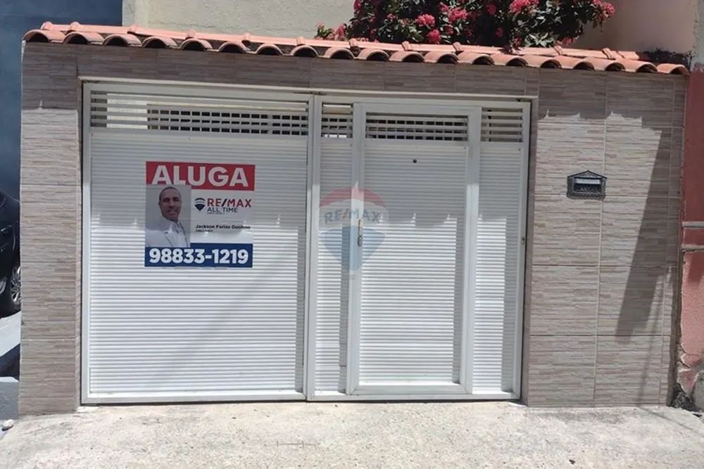 "Casa Comercial três quartos uma suíte,no Farol, Maceió - Oportunidade Única!"