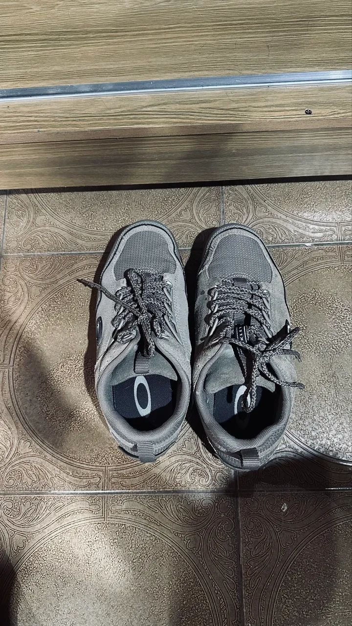 Tênis e sapatos originais 