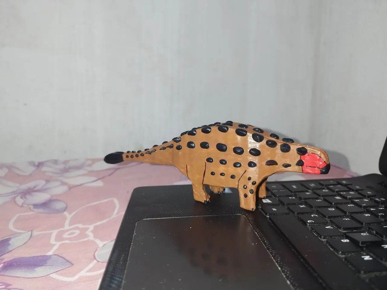 Anquilossauro de papelão 