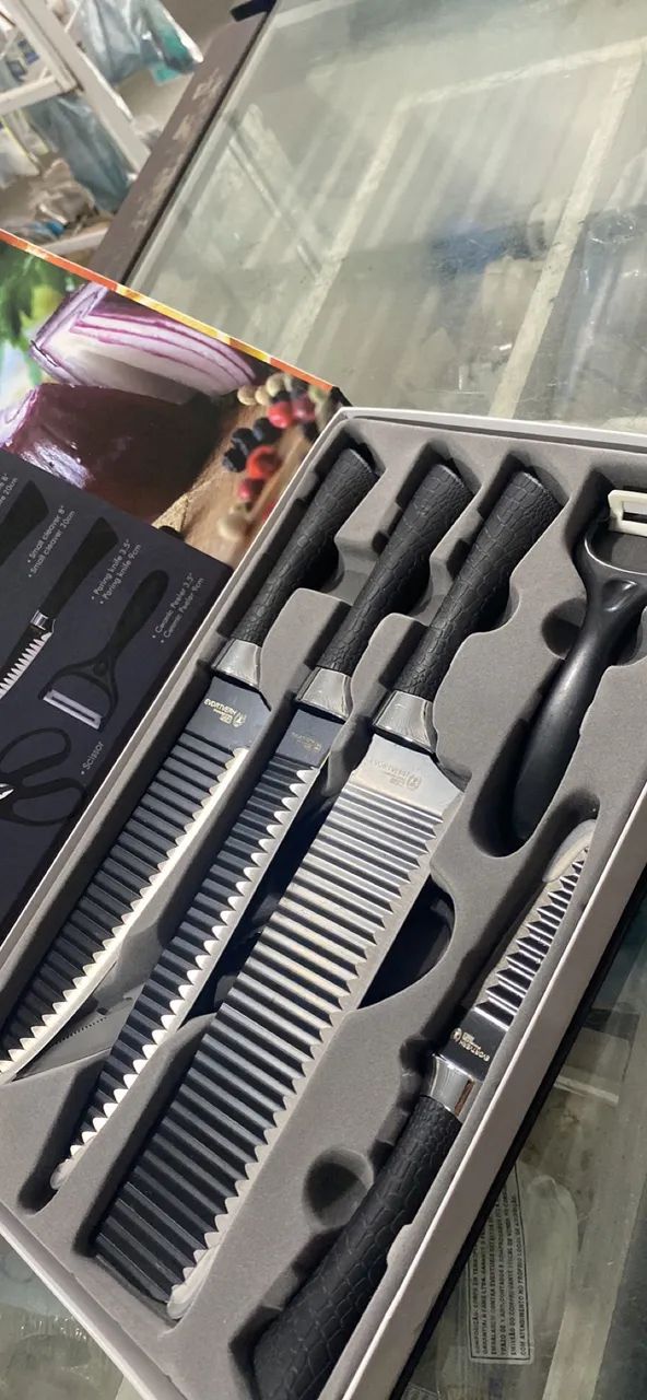 Kit faqueiro com 6 peças e tesoura 