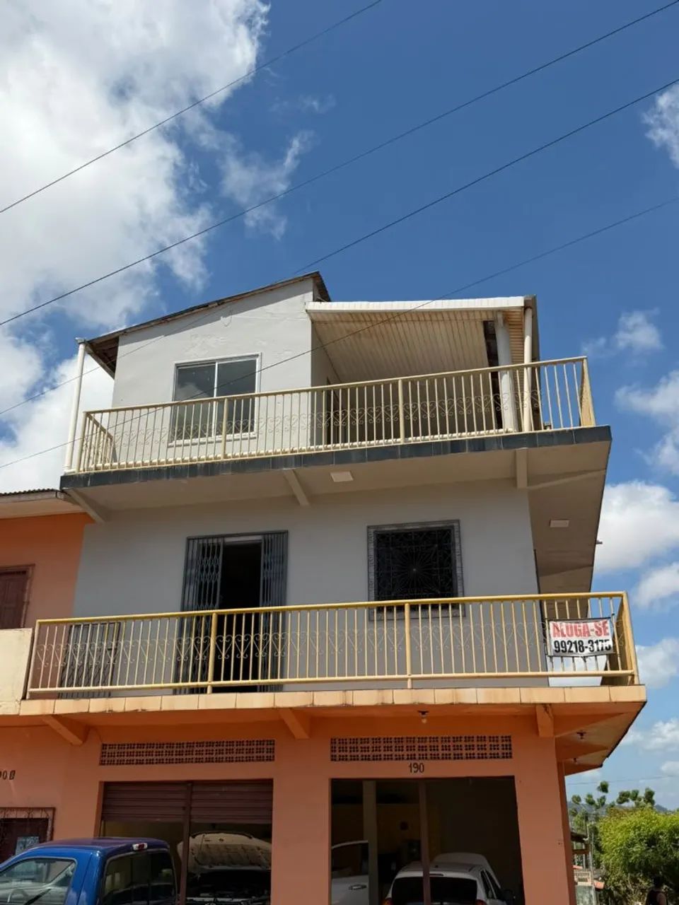 Alugo casa