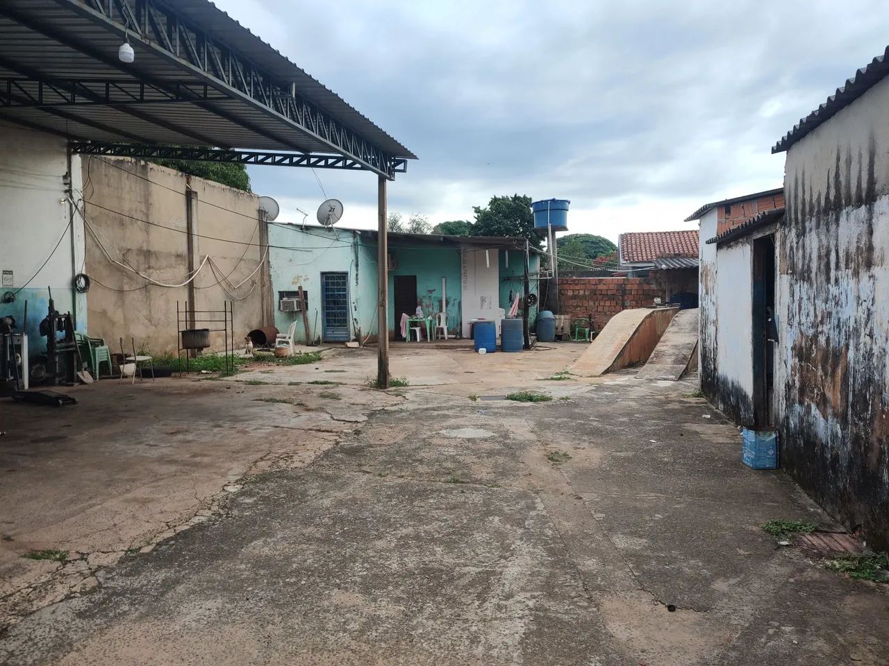 Casa com barracão 