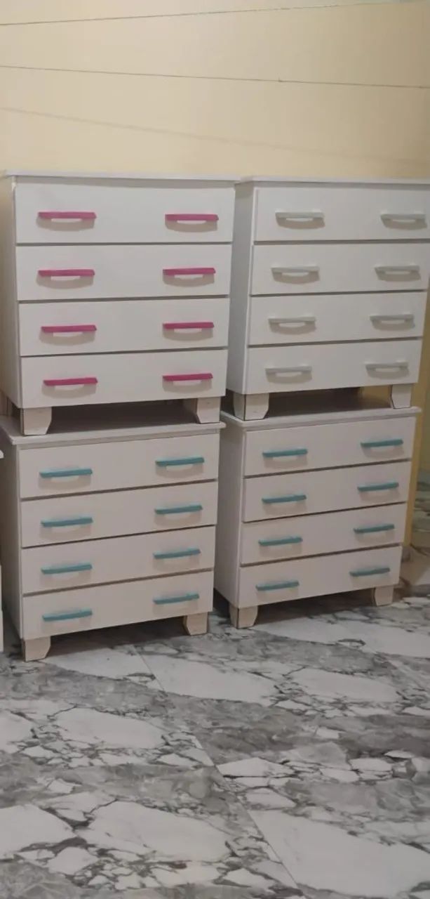 Cômoda 4 gavetas 