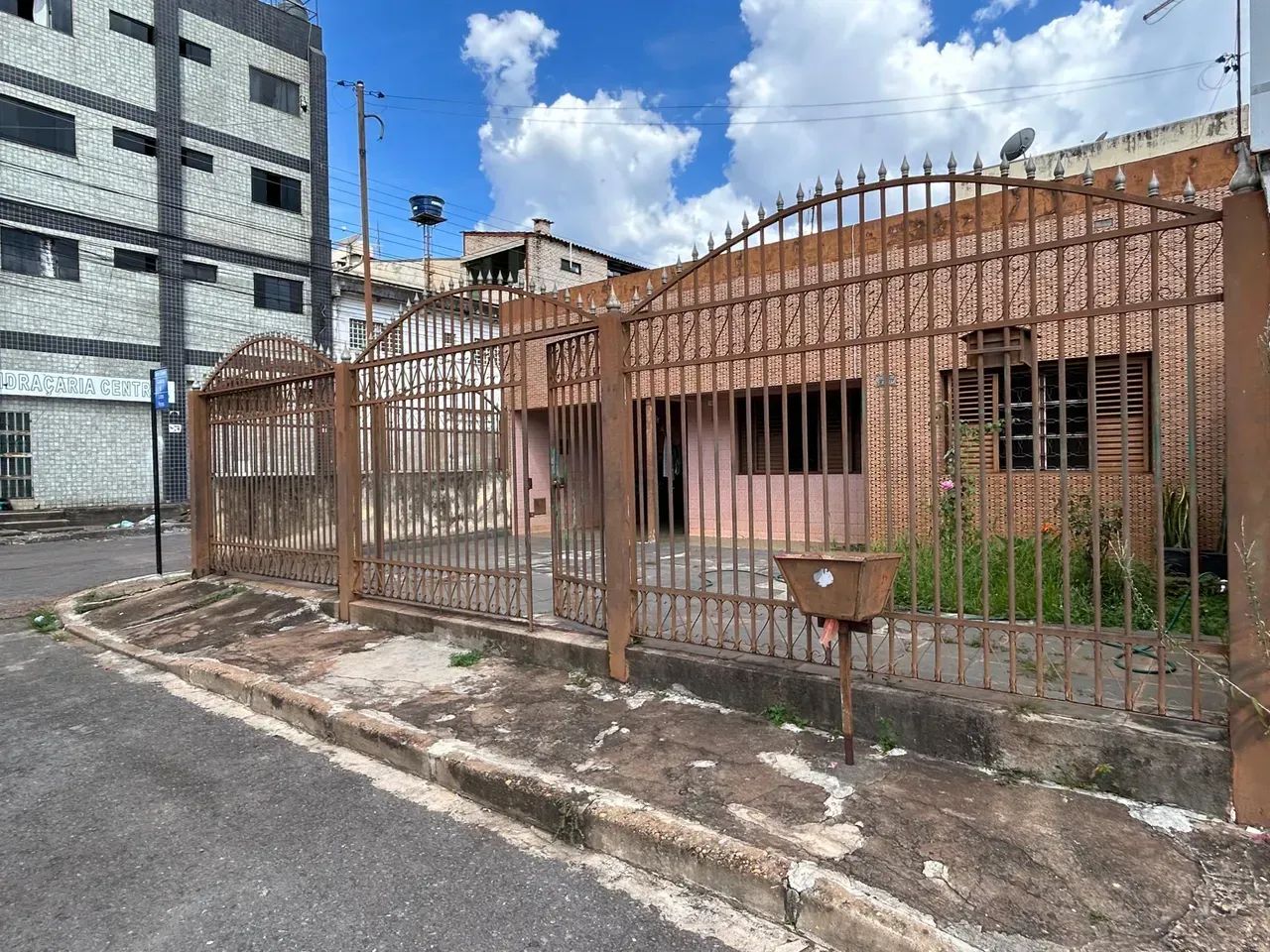 CASA DE ESQUINA COM LAJE NO SETOR OESTE GAMA - Foto 3