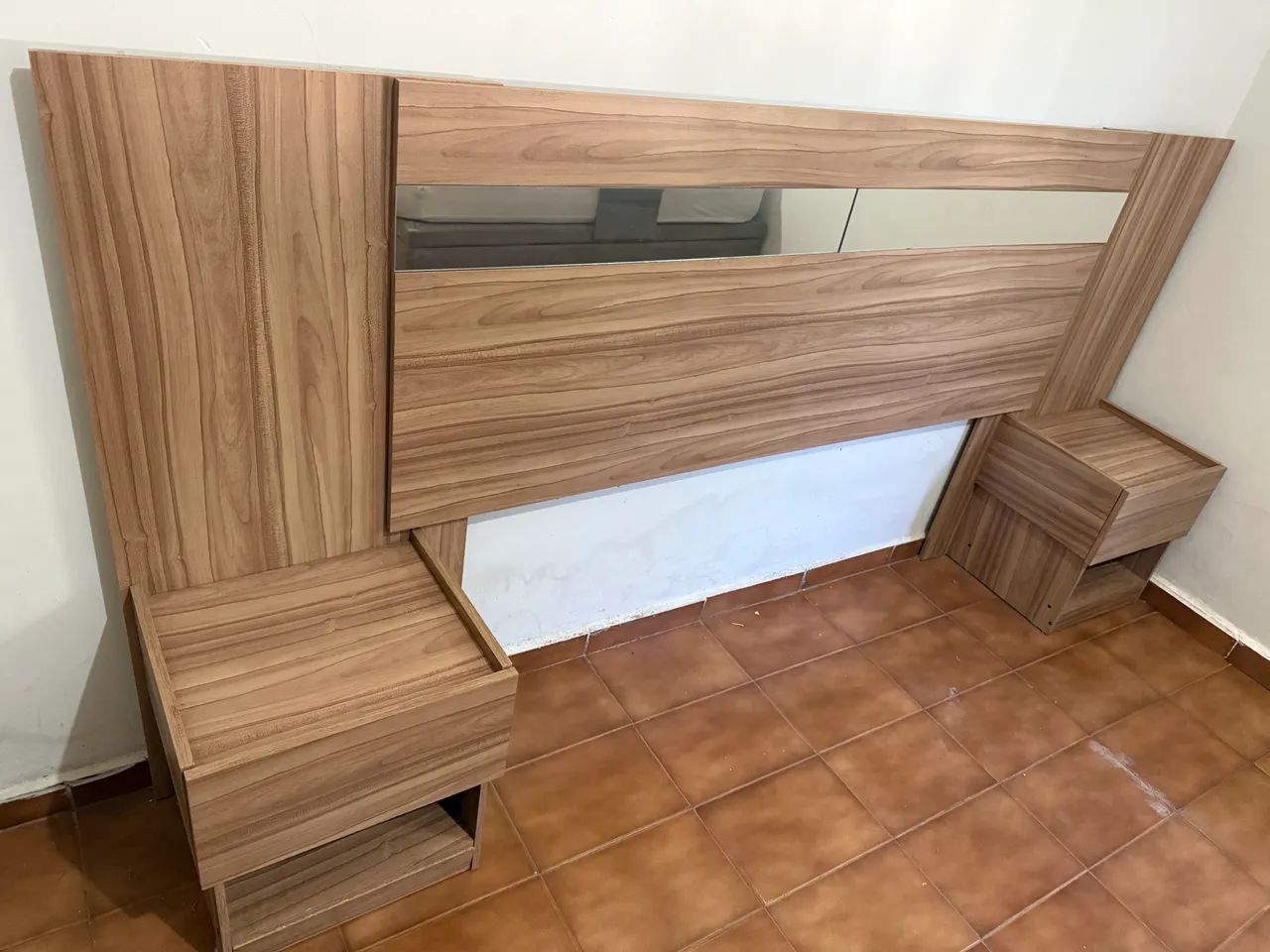 Cabeceira cama de casal com nichos