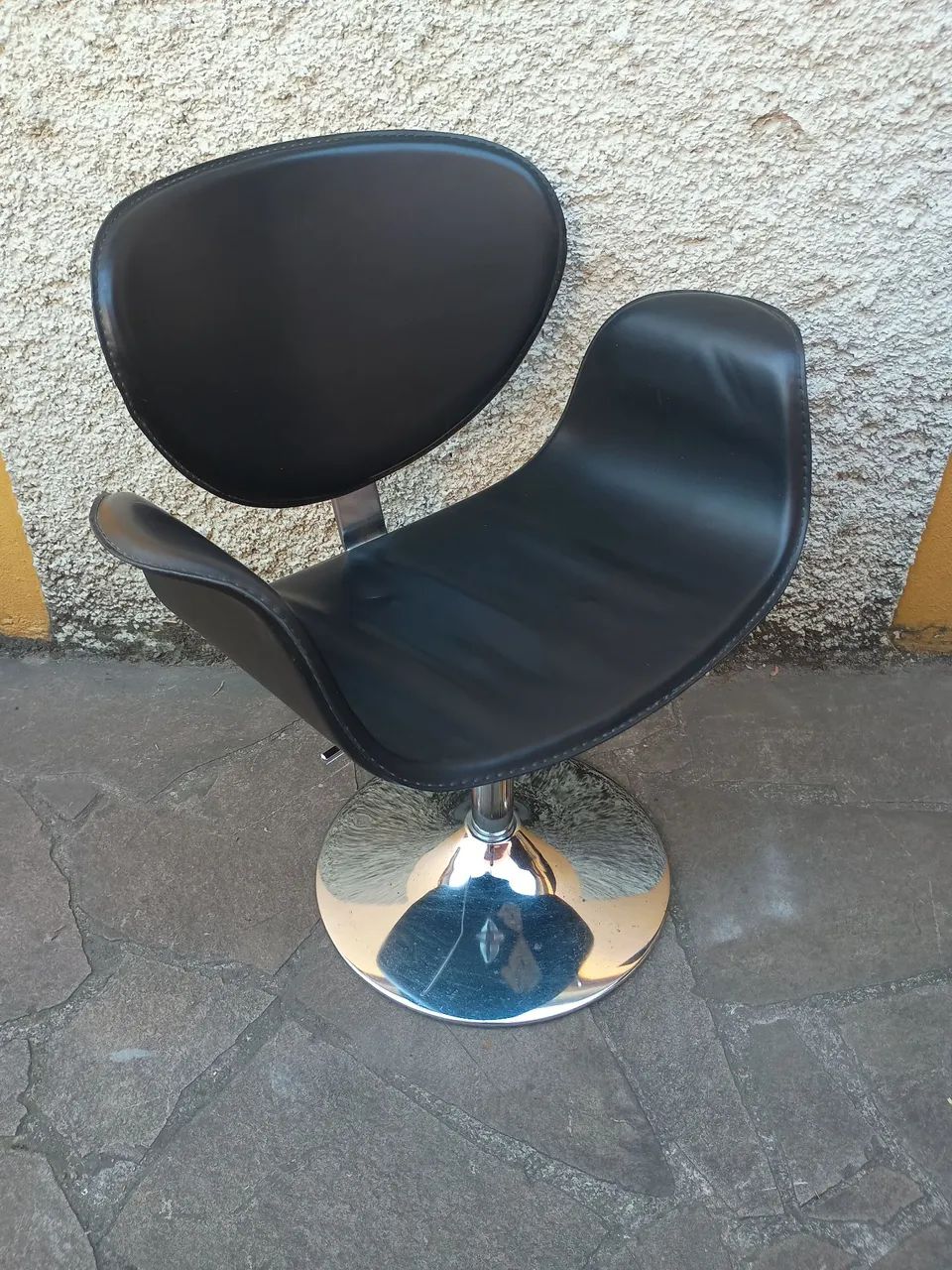 Cadeira/poltrona giratória Tulipa, base cromada disco. - Foto 3