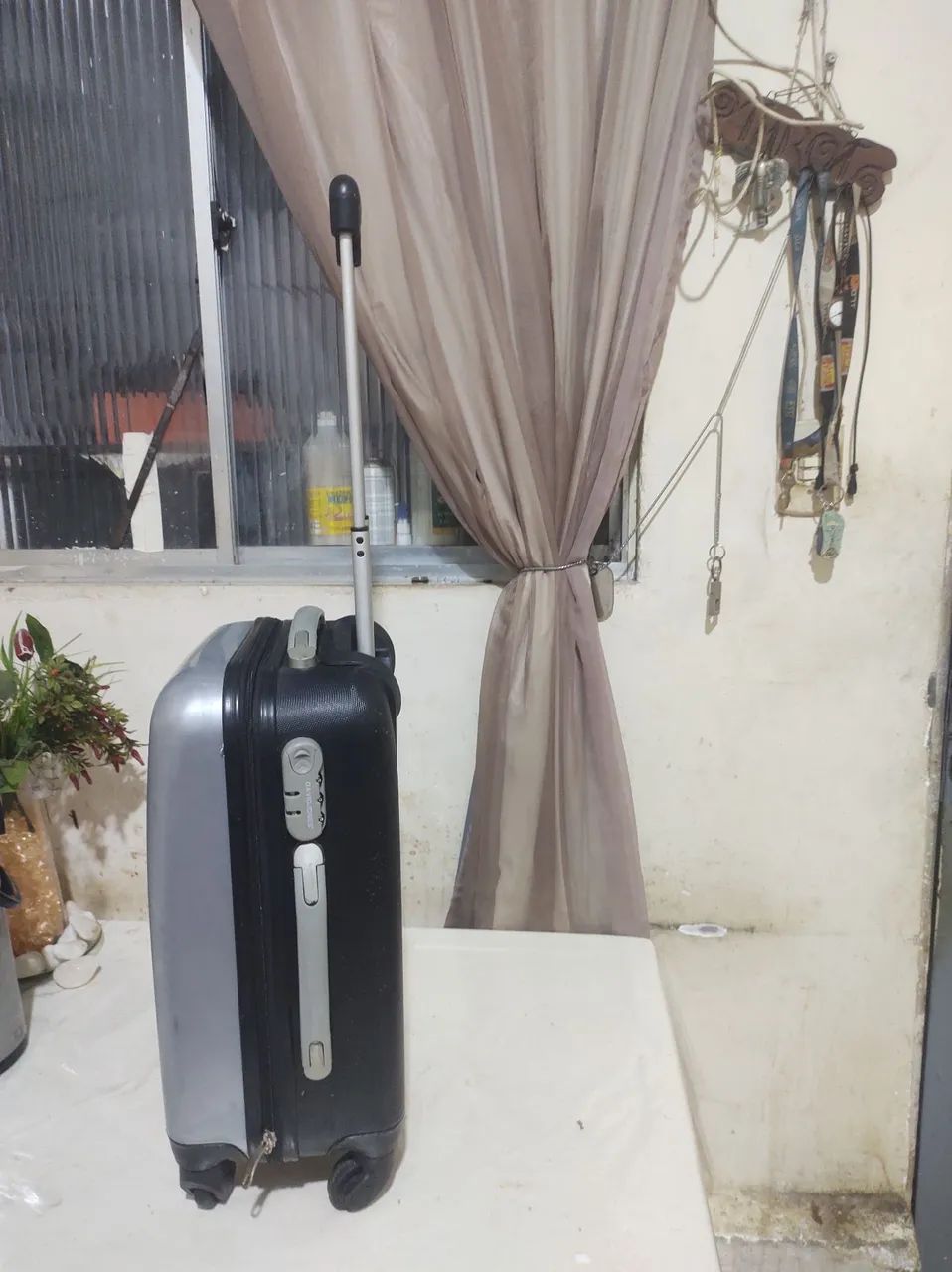 Vendo uma mala de material rígido de 10kg