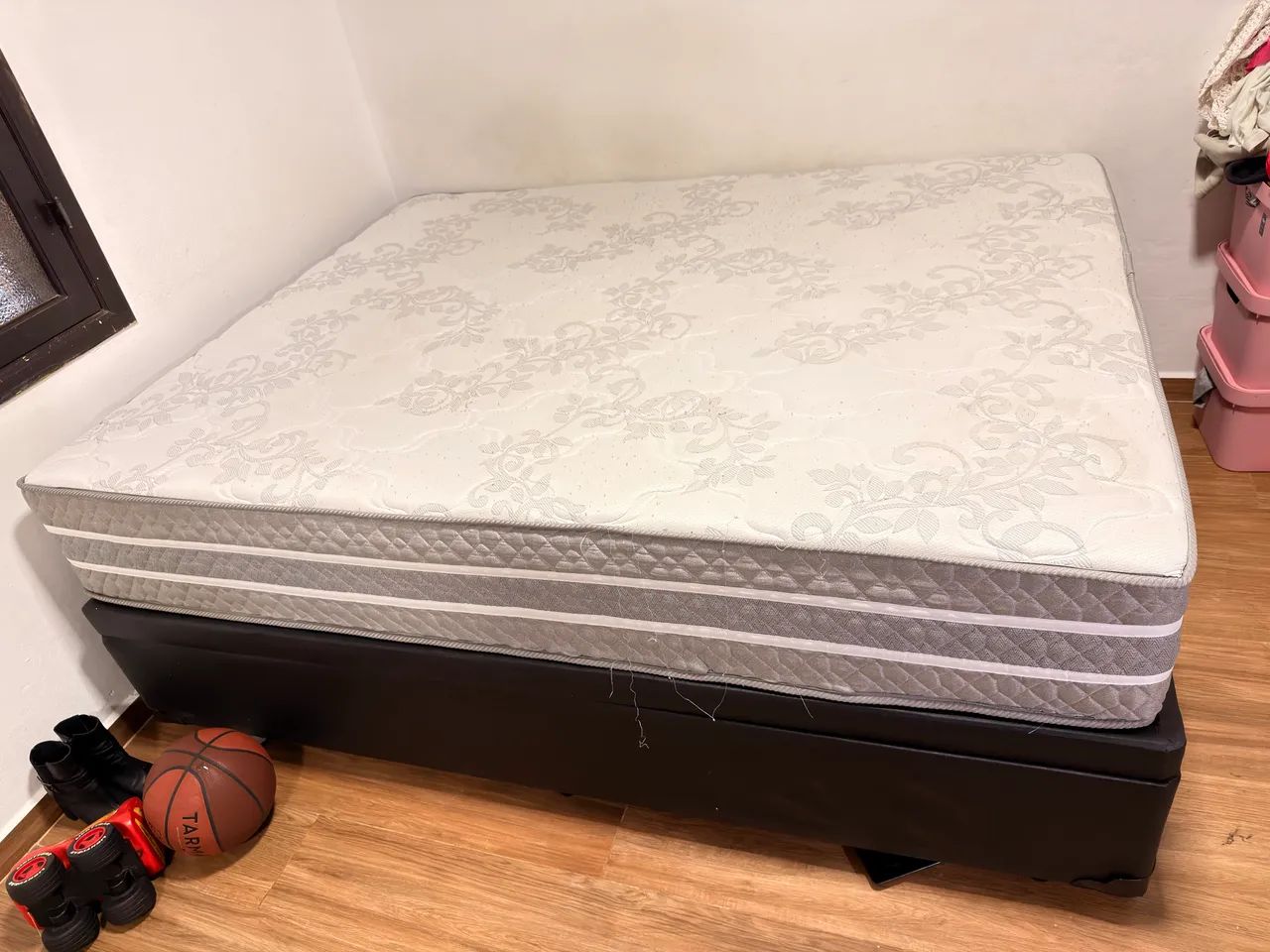 Cama Queen Colchao e box Bau 