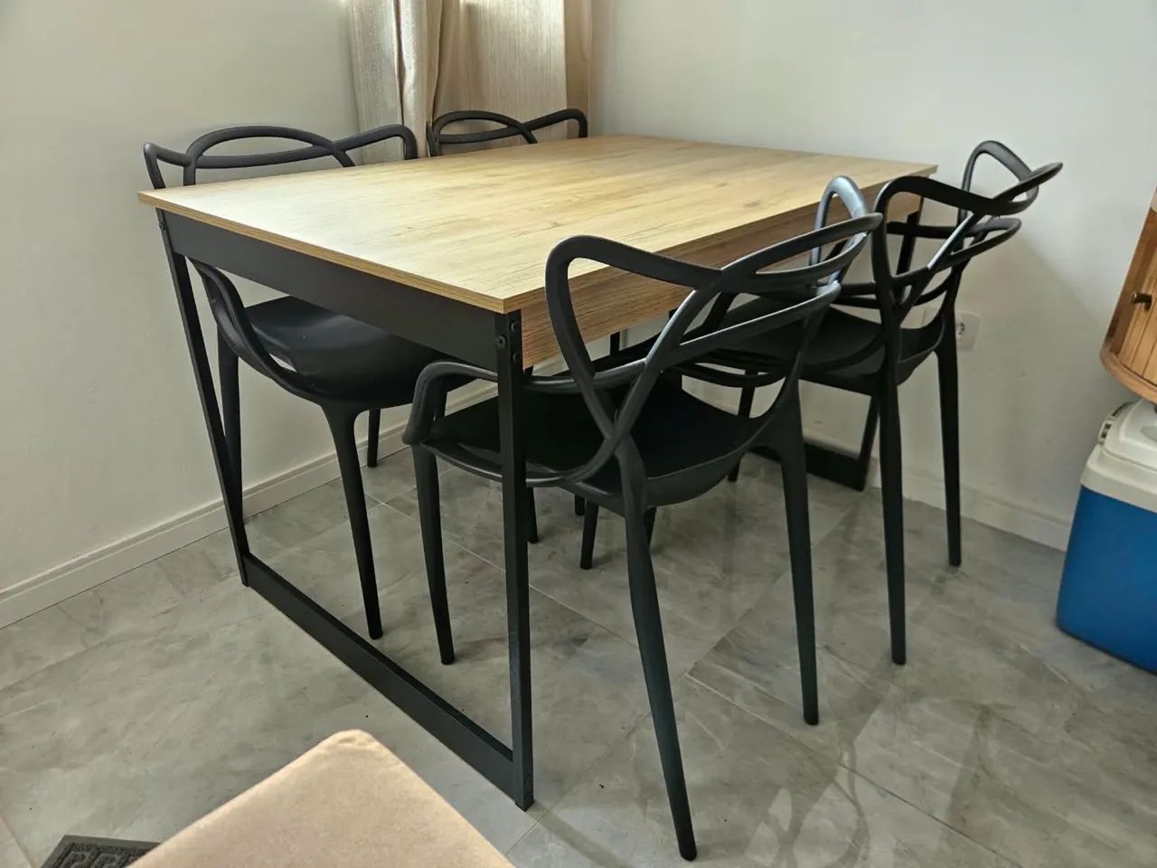 Vendo mesa 4 cadeiras - Foto 4
