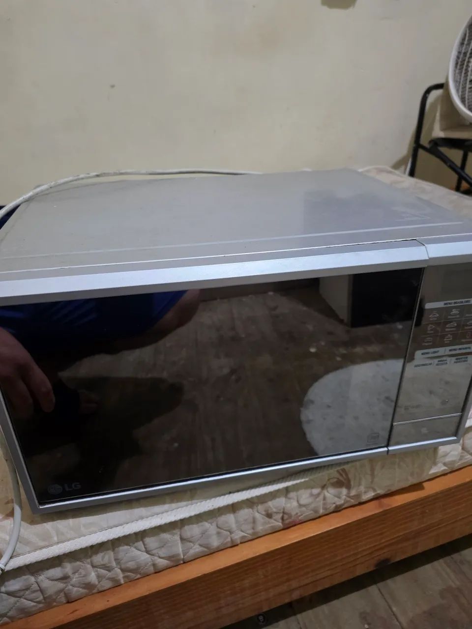 Vende-se microondas LG espelhado 30L