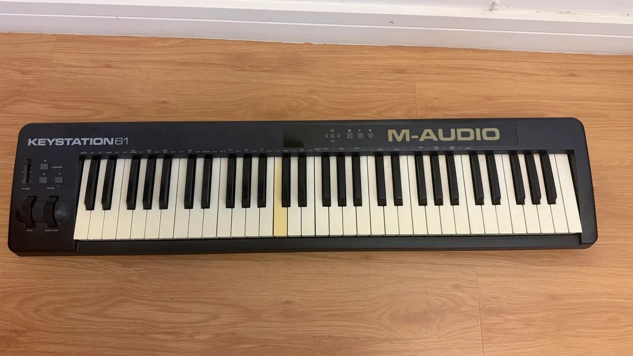 Controladora MIDI 61 Teclas 