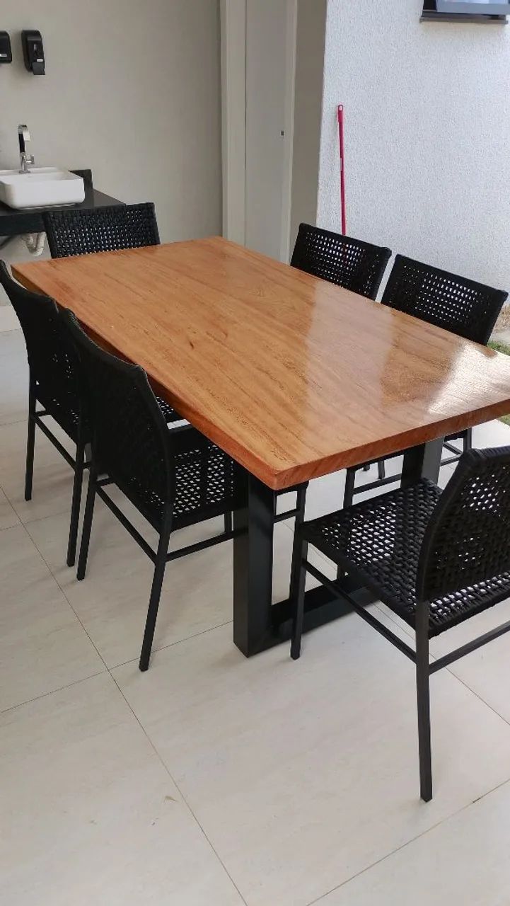 Mesa de madeira maciça e base industrial  - Foto 4
