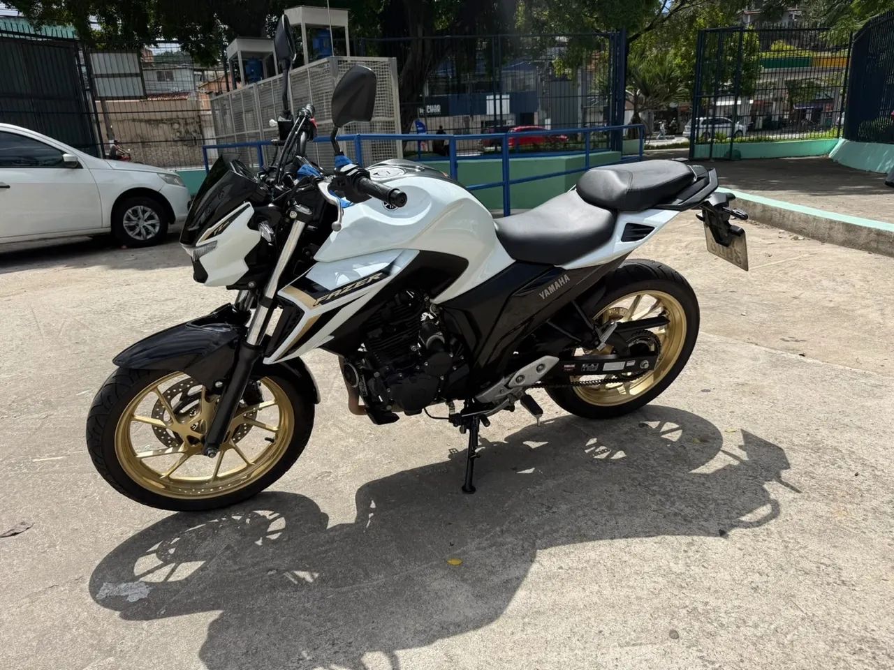 FAZER 250
