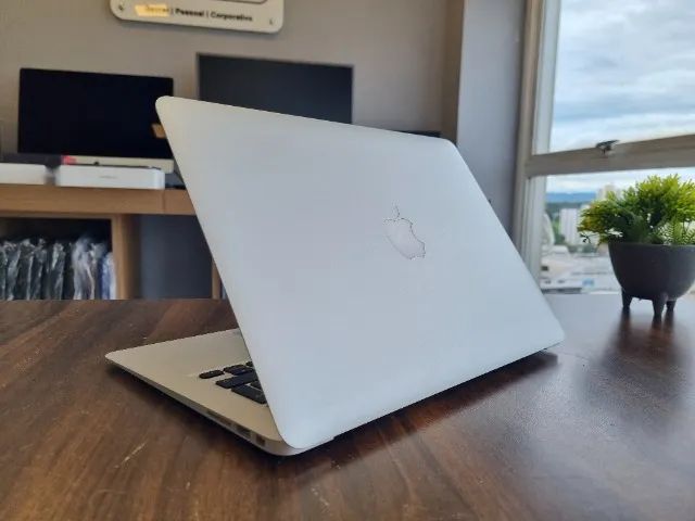 Apple MacBook Air 2017 - Core i5 | 128GB SSD | Dual Core | 8GB