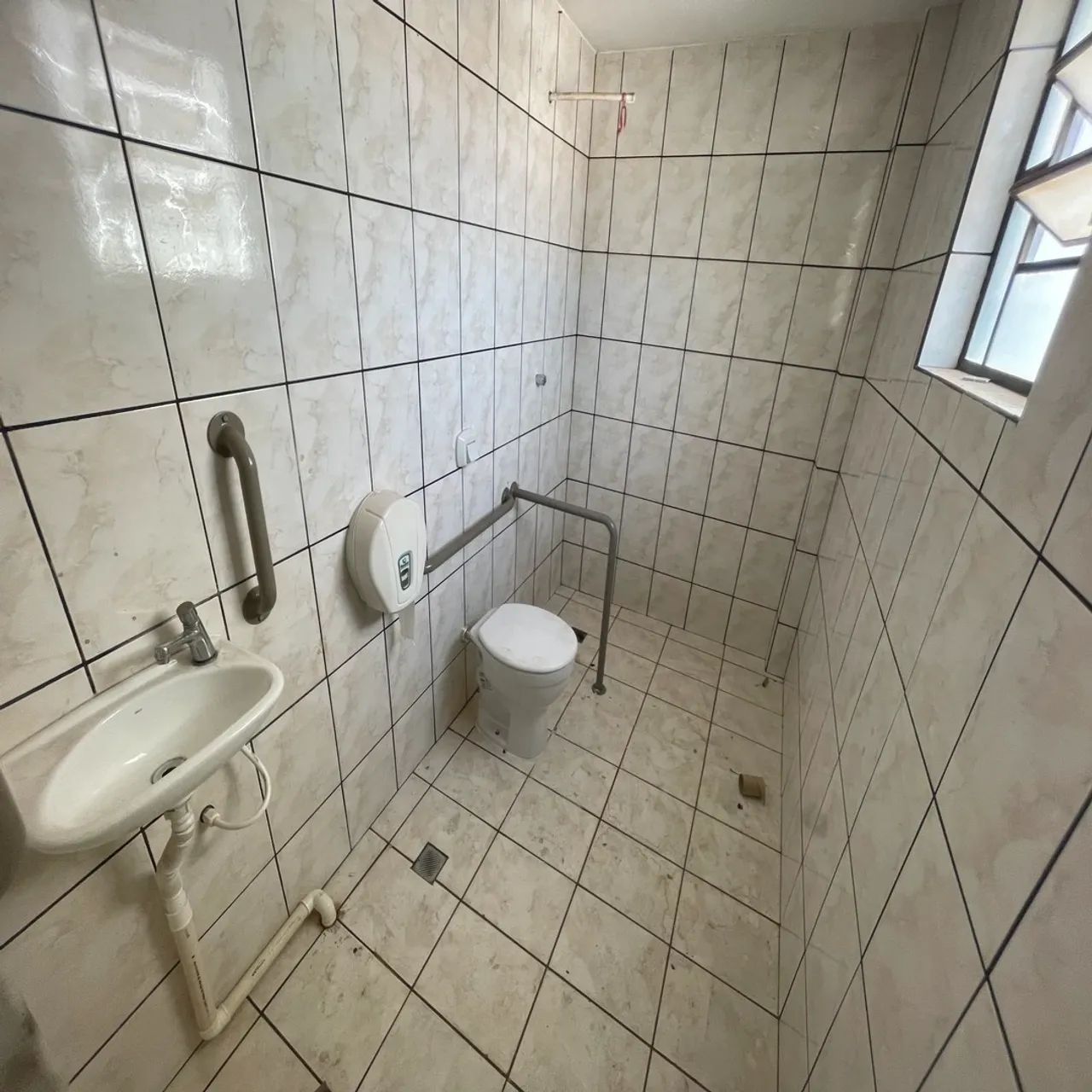 Salão comercial com 260m² na Avenida Tuiuti - Maringá / Paraná - Foto 4