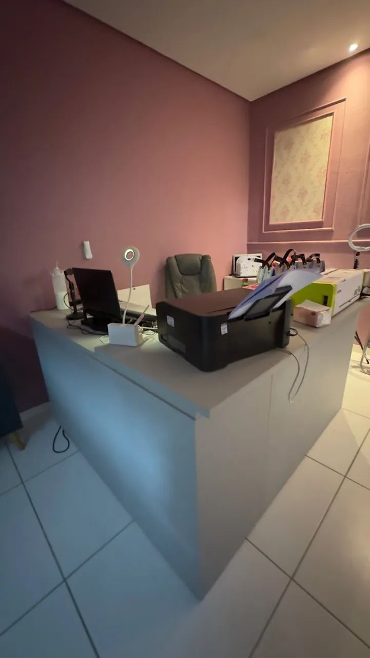 Mesa de trabalho recepção com gaveteiro office 