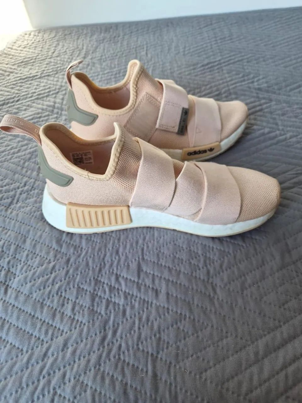 Tênis Adidas modelo NMD_R1 Strap - Foto 3