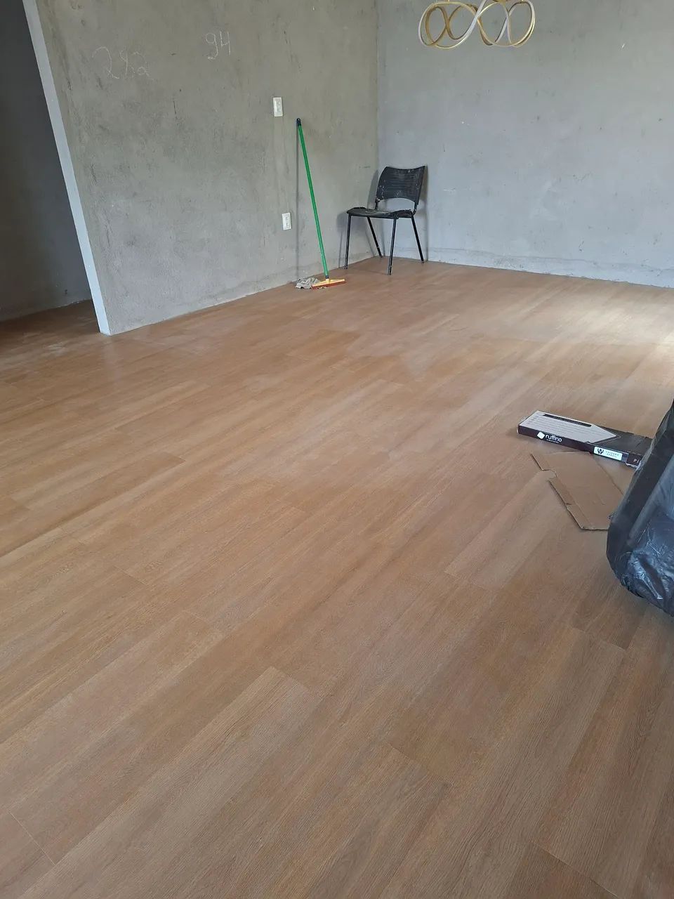 Aplicação de piso vinílico.  - Foto 2