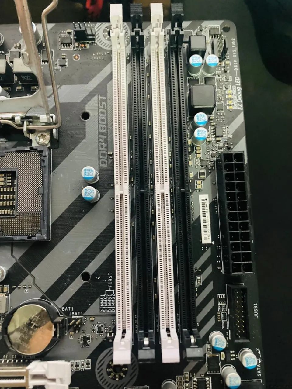 Placa-mãe MSI B250M Bazooka - Com Defeito / Para Conserto - Foto 4