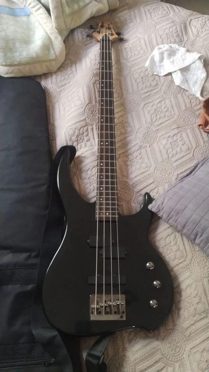 Samick greg bennett  4 cordas 